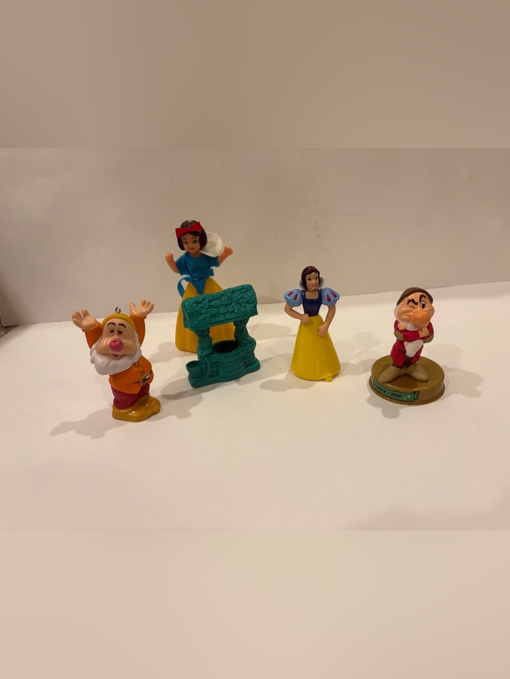 Disney Snow White and the Seven Dwarves Lot